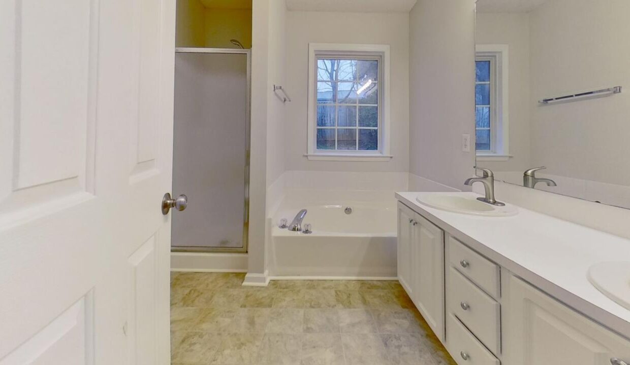 1829-Camden-Forest-Dr-Winston-Salem-NC-27127-34
