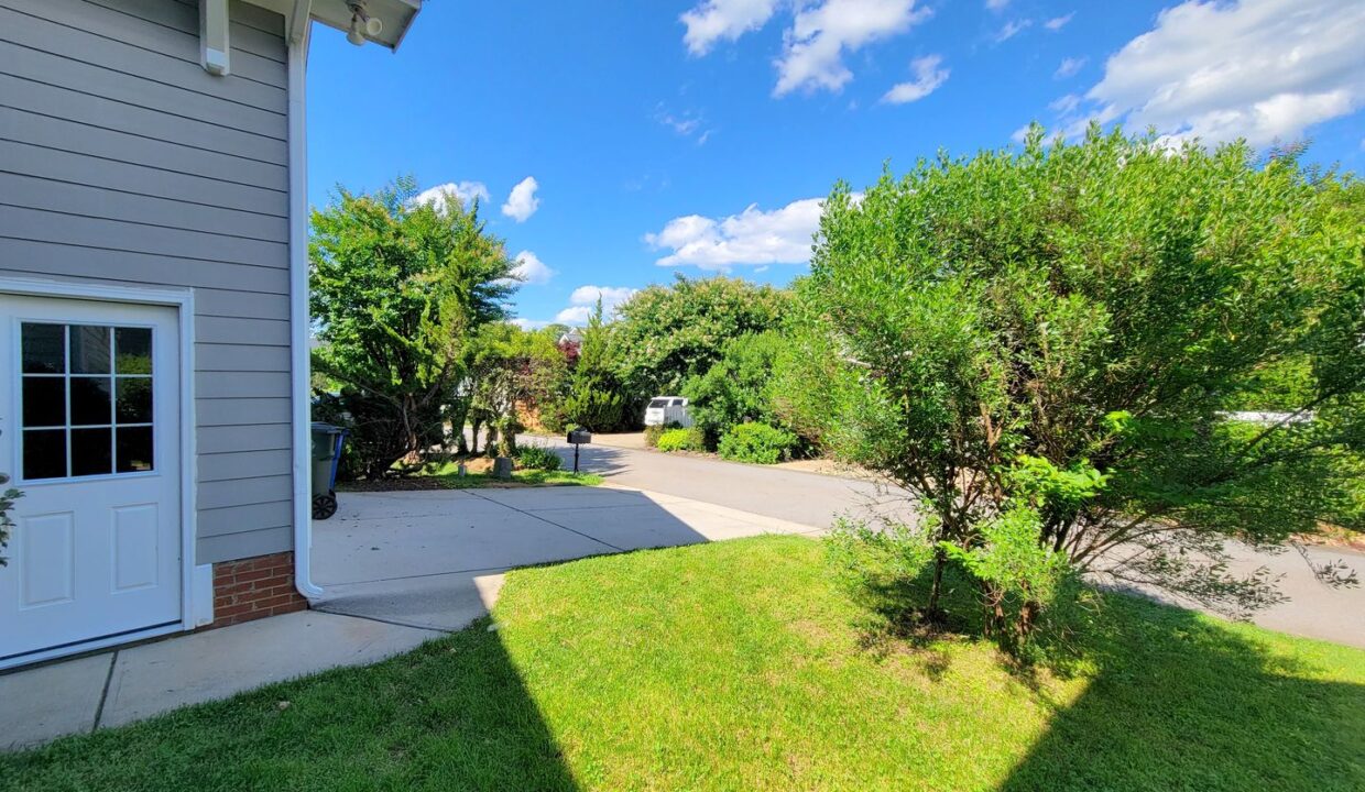 2210-Kira-Ln-Raleigh-NC-27614-29