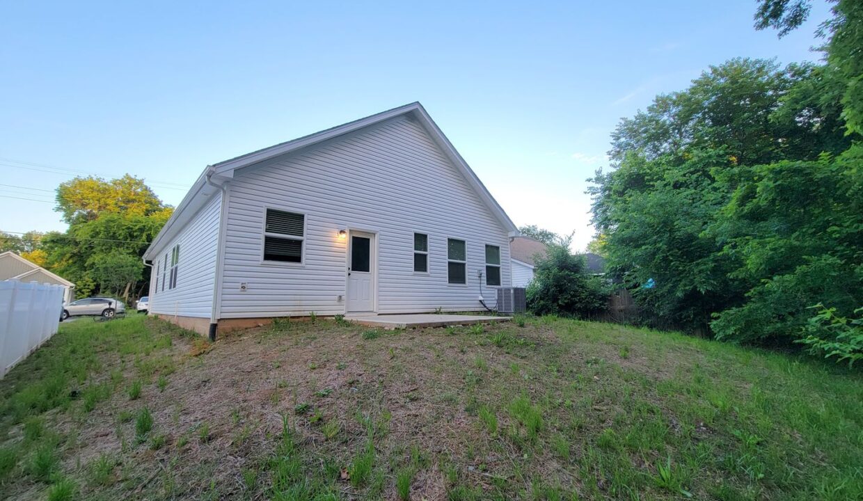 324-Houston-St-Charlotte-NC-28214-12