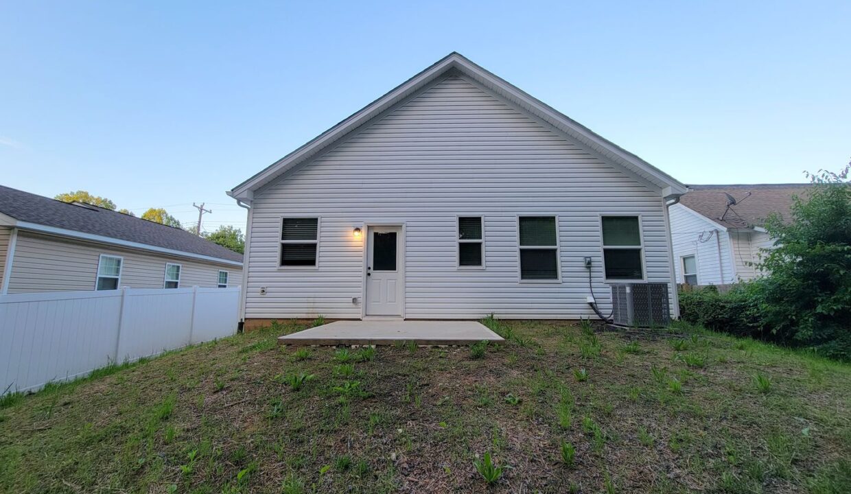 324-Houston-St-Charlotte-NC-28214-20