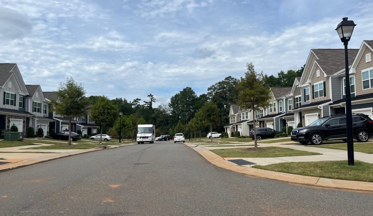 5518-Harris-Cove-Dr-Charlotte-NC-28269-4