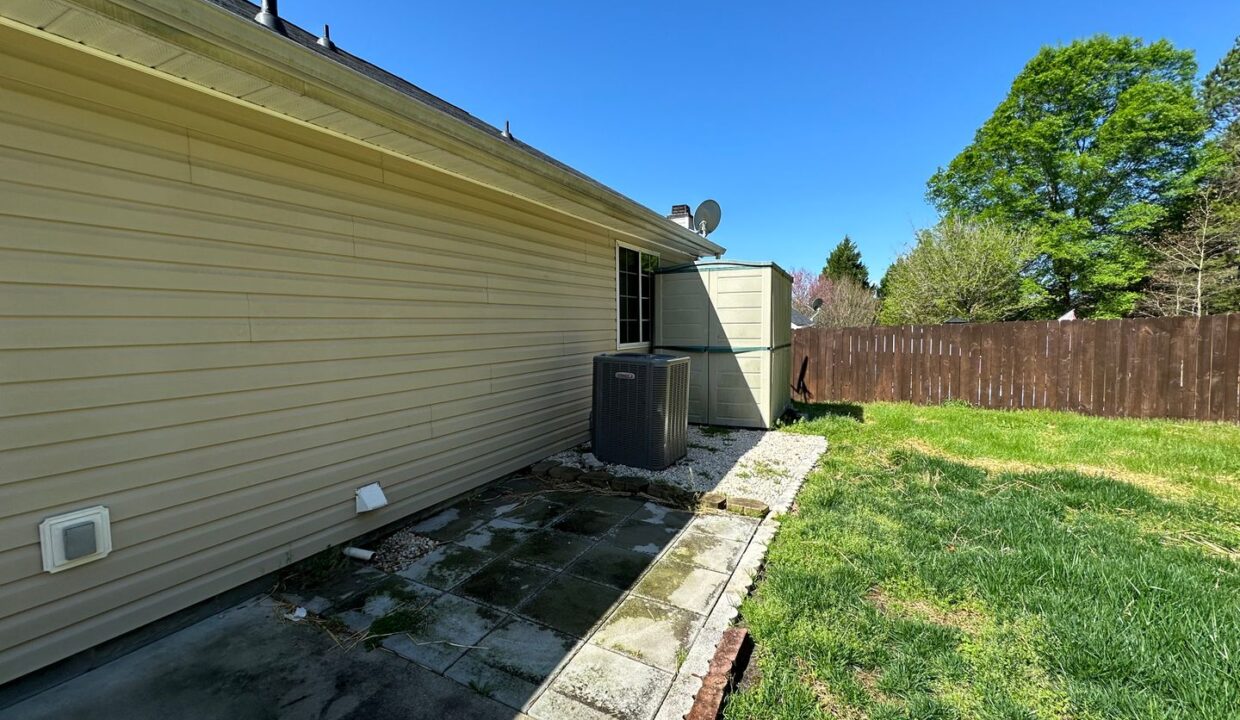 2465-Stratford-Crossing-Dr-Winston-Salem-NC-27103-25