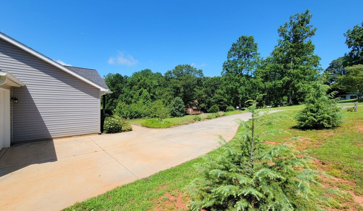 275-Scenic-Ave-Campobello-SC-29322-30