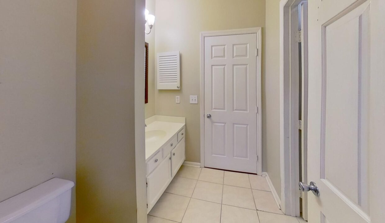 3200-Selwyn-Farms-Ln-2-Charlotte-NC-28209-32