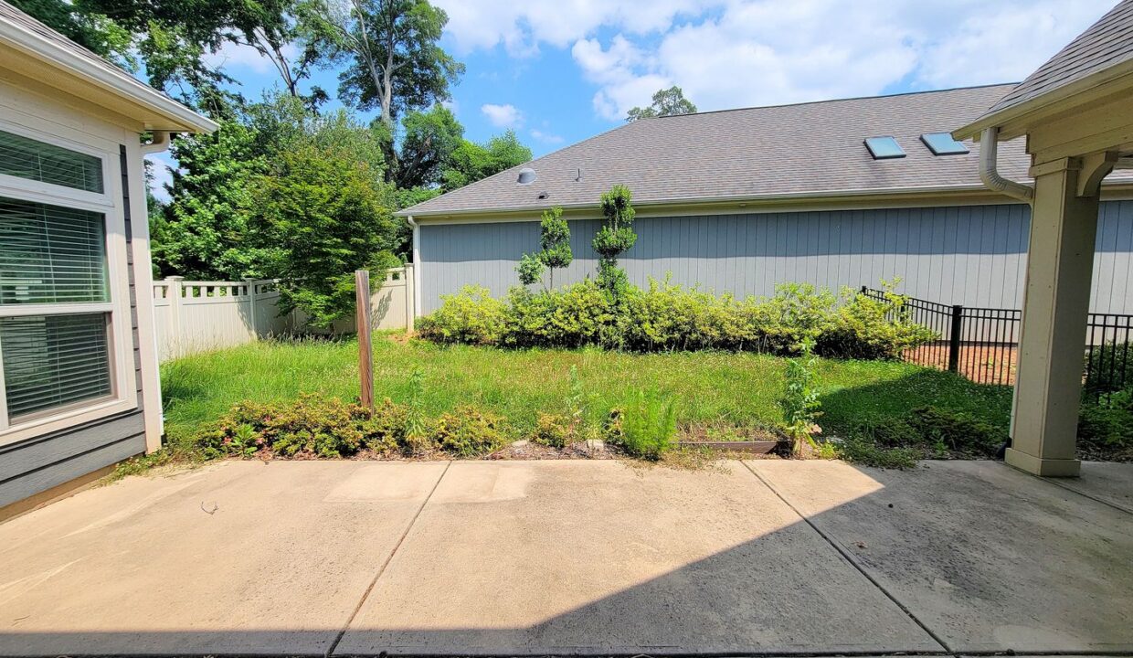 8011-Parknoll-Dr-Huntersville-NC-28078-18