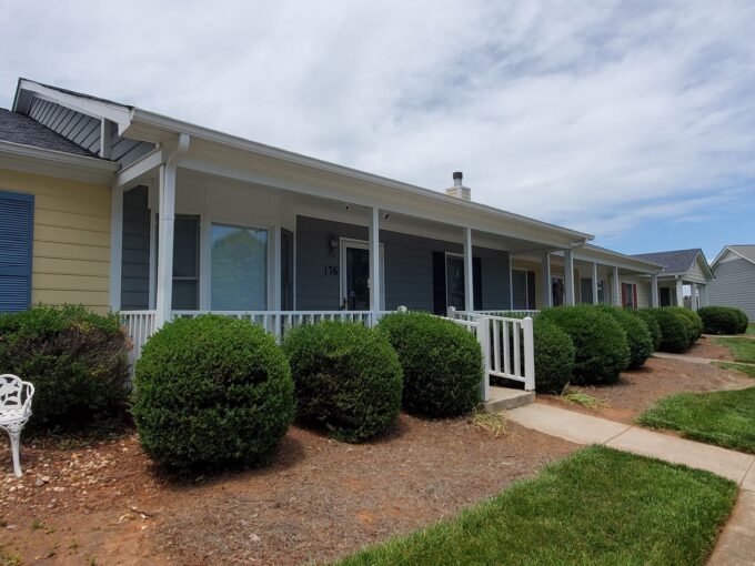 814 Guilford College Rd 176
