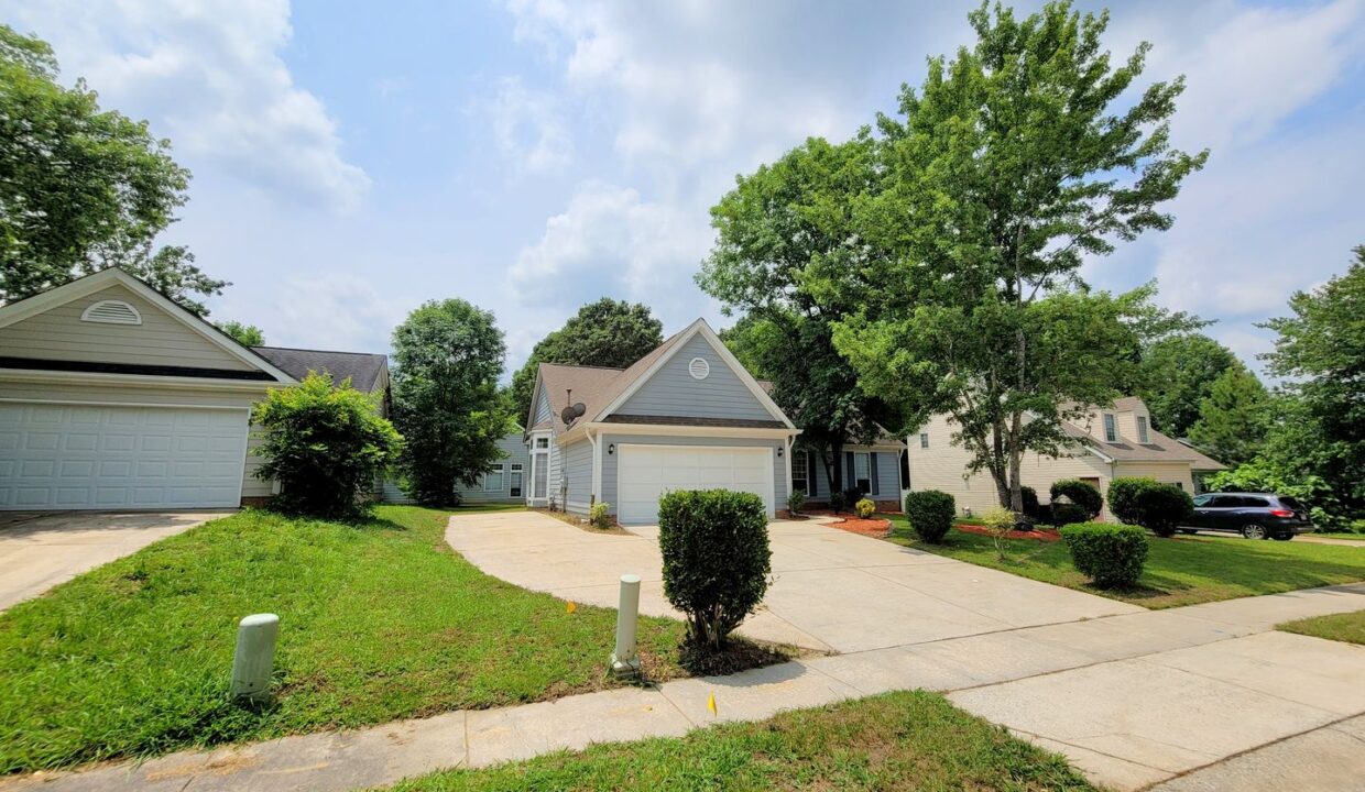 9105-Oren-Thompson-Rd-Charlotte-NC-28213-12