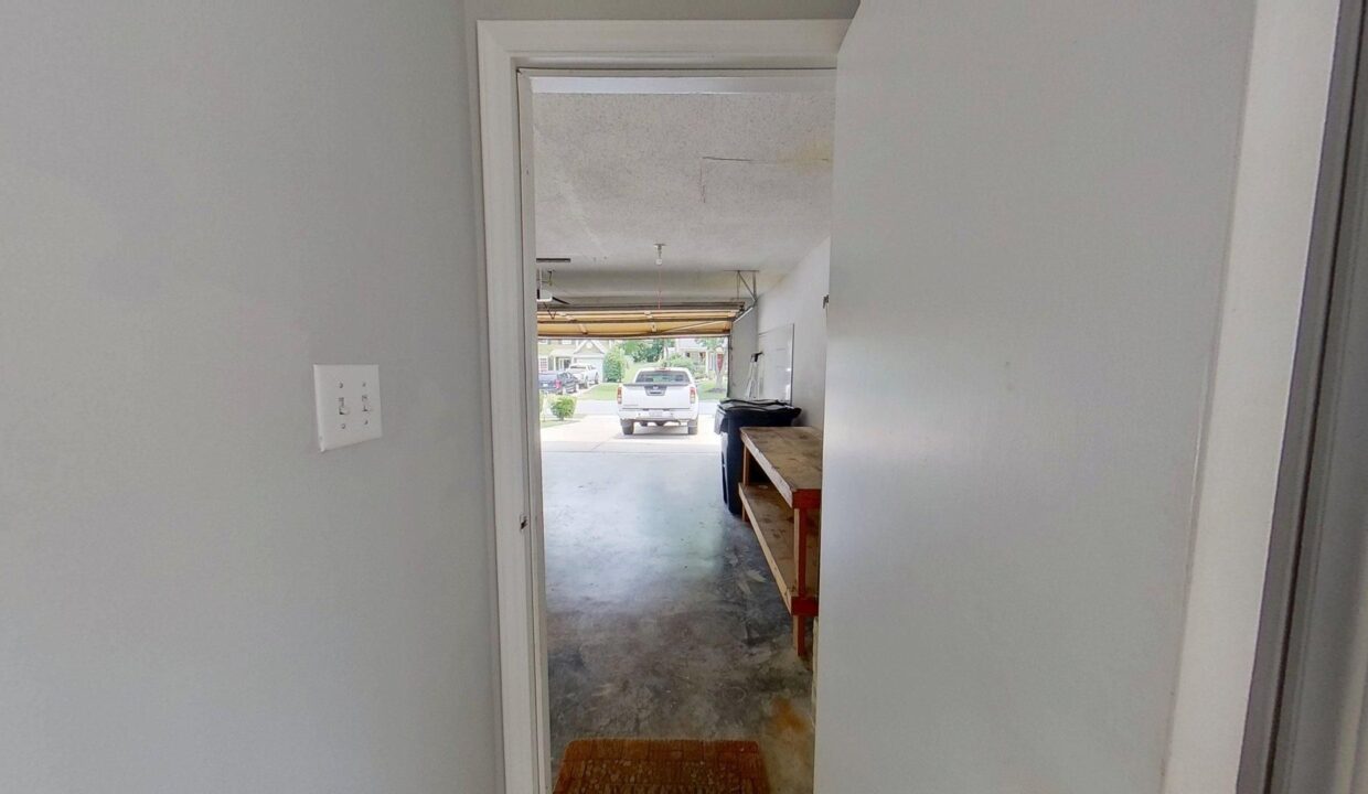 9105-Oren-Thompson-Rd-Charlotte-NC-28213-33