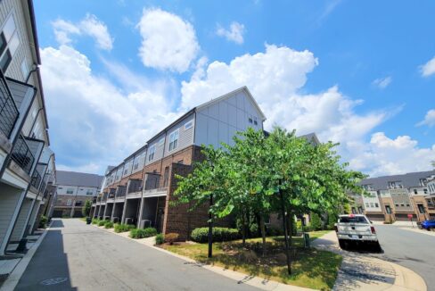 15041-New-Amsterdam-Ln-Charlotte-NC-28204-12