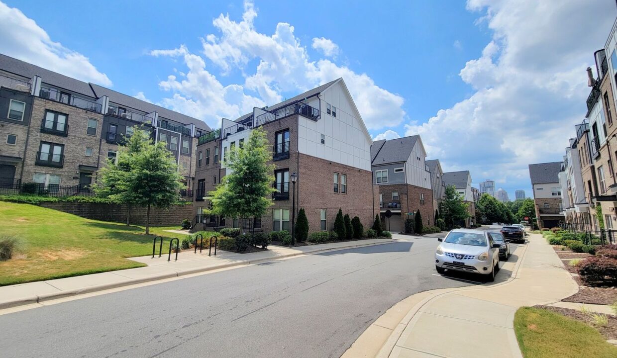 15041-New-Amsterdam-Ln-Charlotte-NC-28204-21