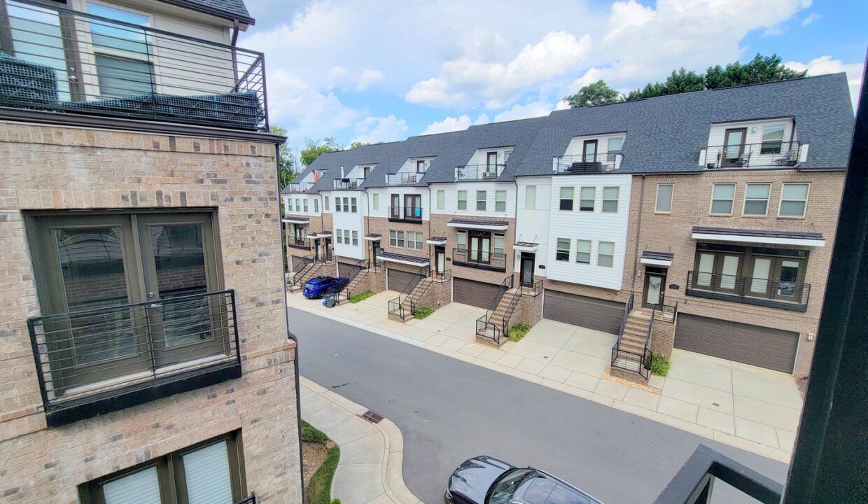 15041-New-Amsterdam-Ln-Charlotte-NC-28204-33