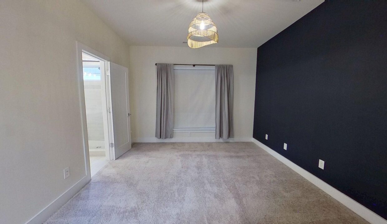 15041-New-Amsterdam-Ln-Charlotte-NC-28204-4