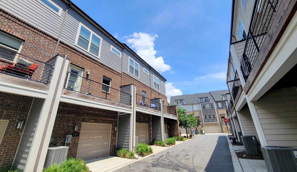 15041-New-Amsterdam-Ln-Charlotte-NC-28204-8