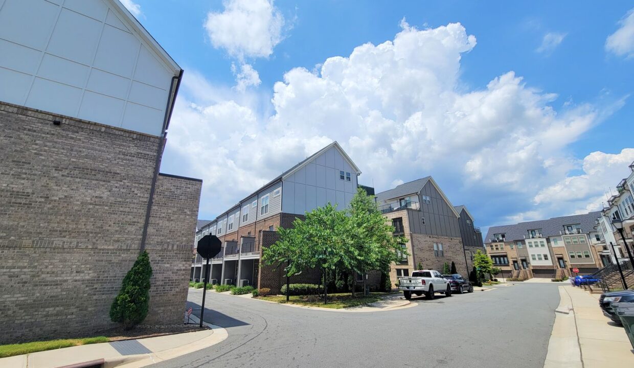15041-New-Amsterdam-Ln-Charlotte-NC-28204-9