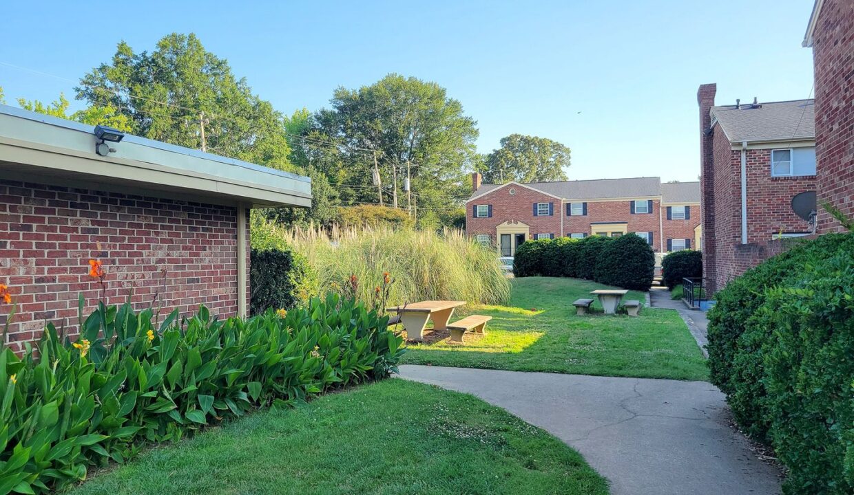 2530-E-North-St-14B-Greenville-SC-29615-24
