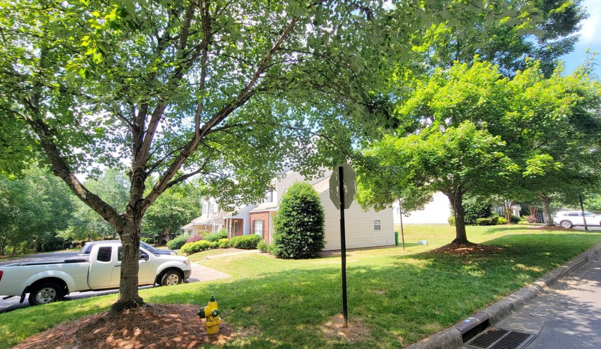 3017-Summercroft-Ln-Charlotte-NC-28269-20