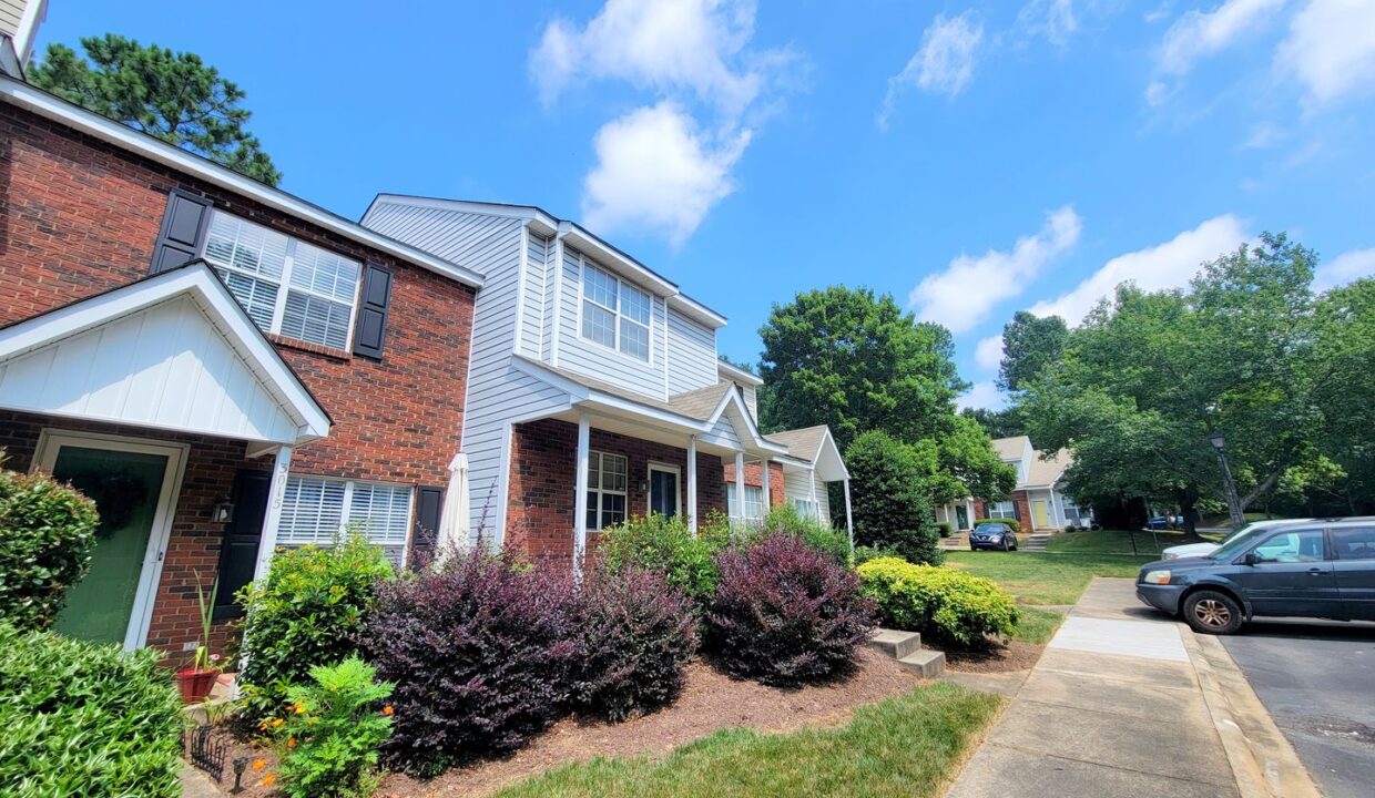 3017-Summercroft-Ln-Charlotte-NC-28269-25