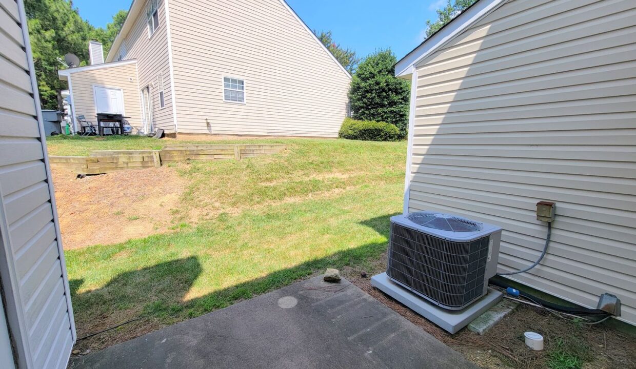 3017-Summercroft-Ln-Charlotte-NC-28269-26