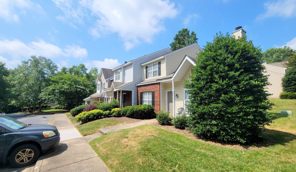 3017-Summercroft-Ln-Charlotte-NC-28269-27