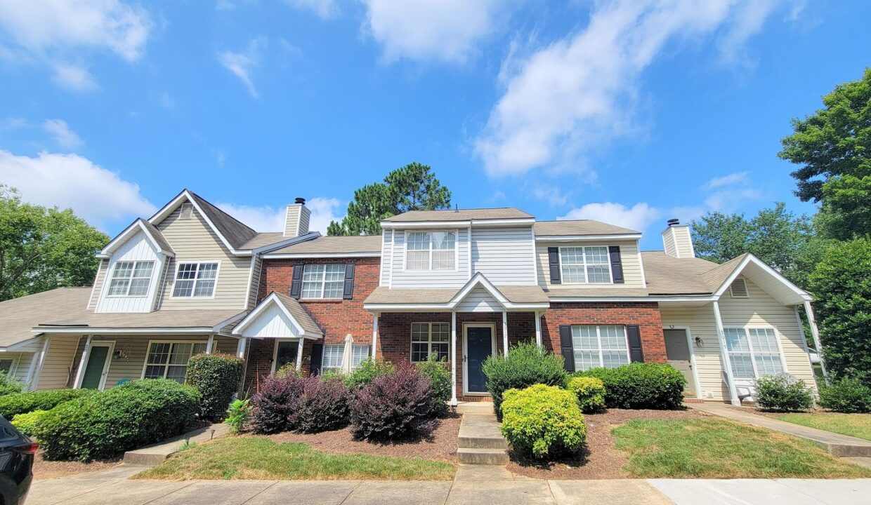 3017-Summercroft-Ln-Charlotte-NC-28269-6