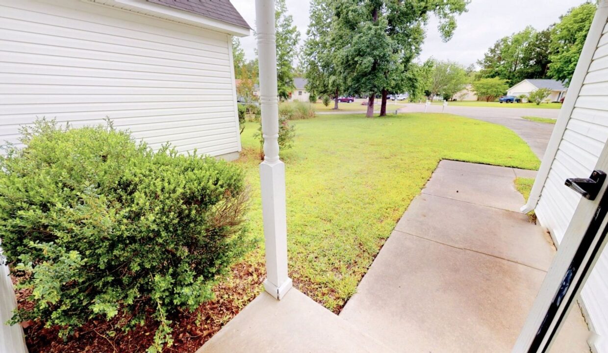 7413-SE-Rhinestone-Ct-Leland-NC-28451-28