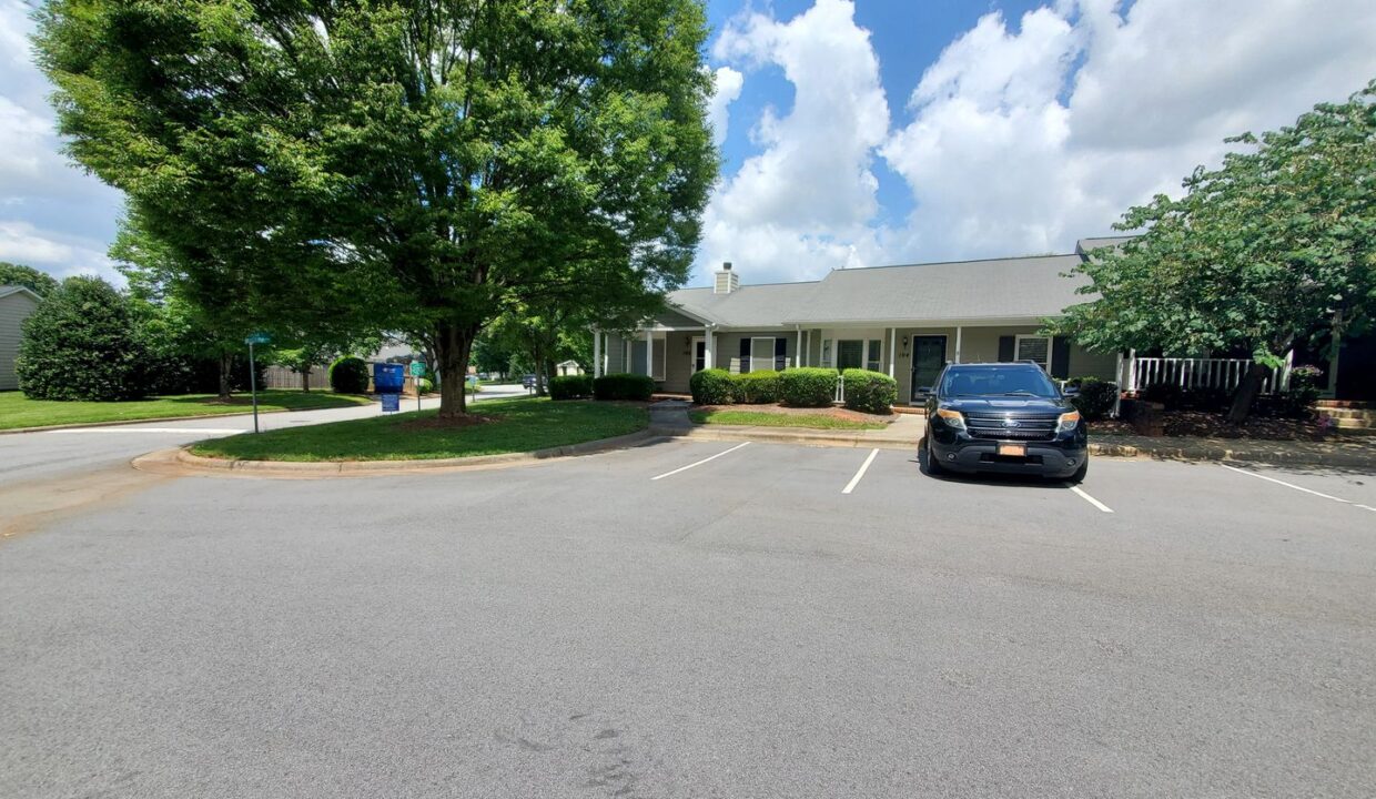 814-Guilford-College-Rd-106-Greensboro-NC-27409-25
