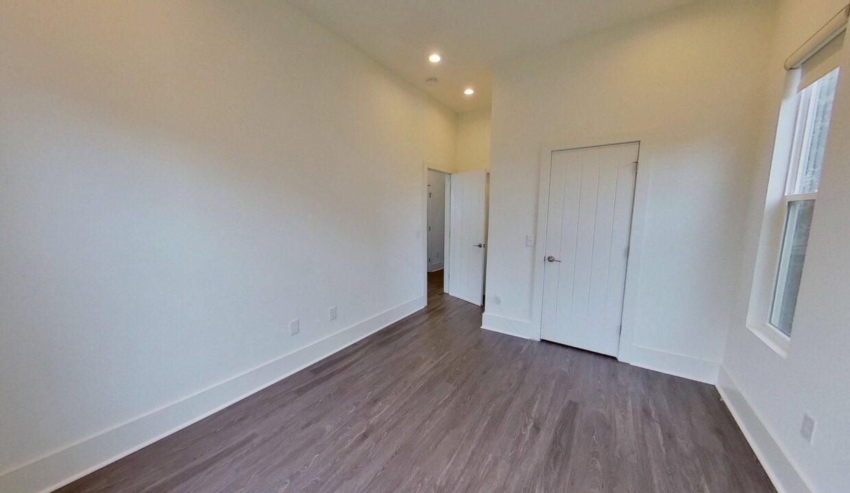 1121-N-Alexander-St-Charlotte-NC-28206-31