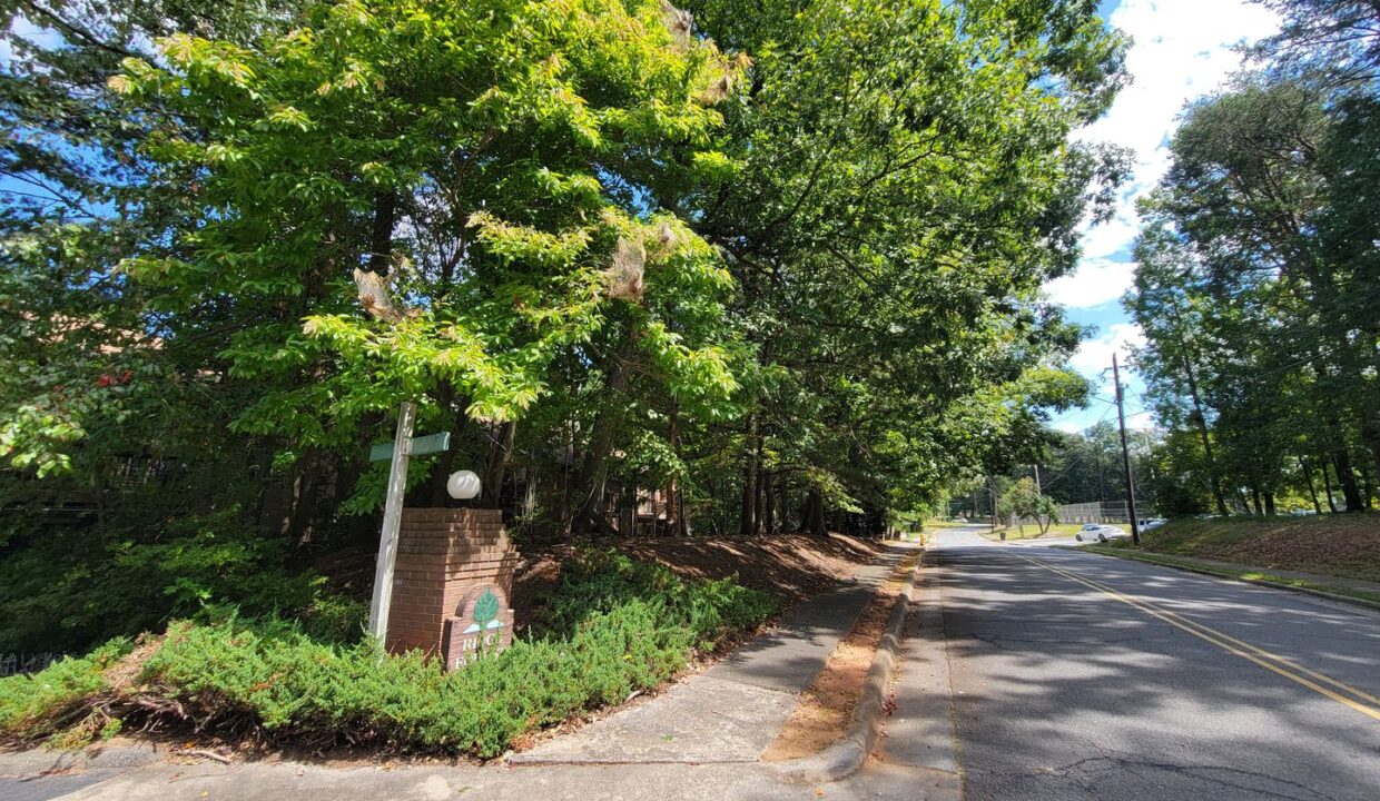 216-Ridge-Forest-Ct-Winston-Salem-NC-27104-29