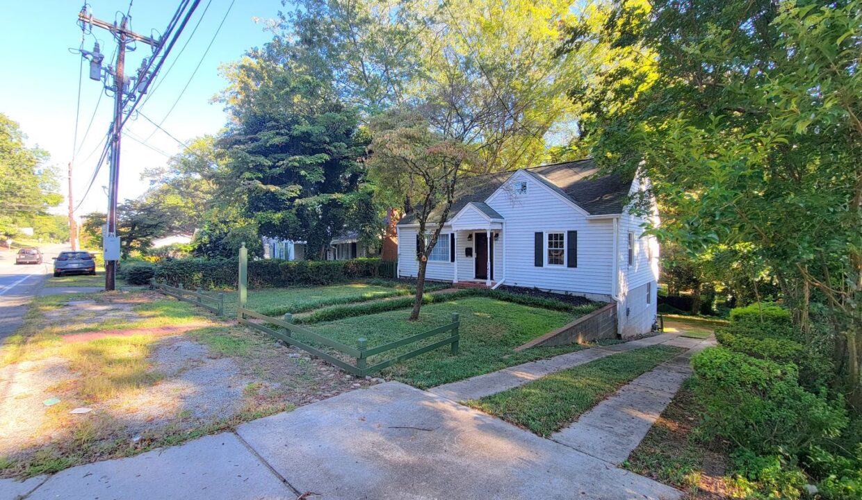 2426-Queen-St-Winston-Salem-NC-27103-17