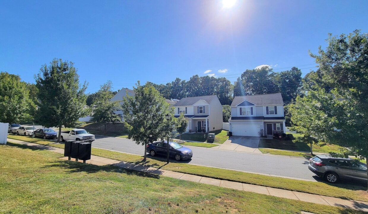 7516-Mockernut-Dr-Charlotte-NC-28215-10