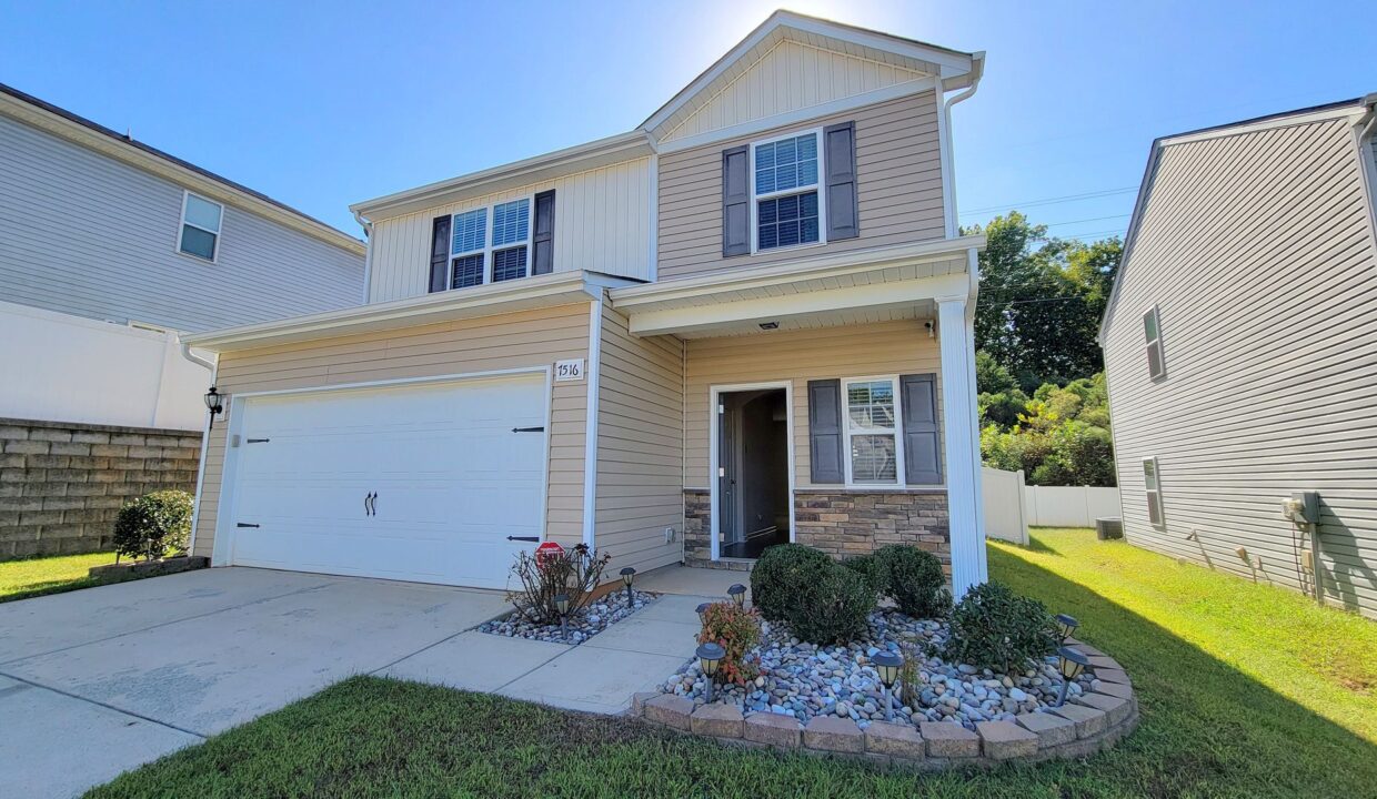 7516-Mockernut-Dr-Charlotte-NC-28215-14