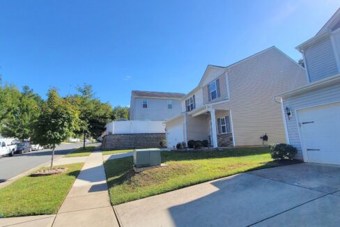 7516-Mockernut-Dr-Charlotte-NC-28215-16