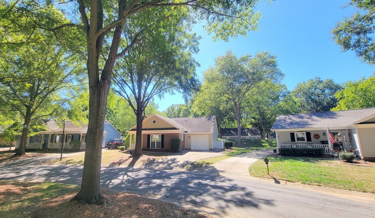 8604-Aldergate-Ct-Charlotte-NC-28210-23