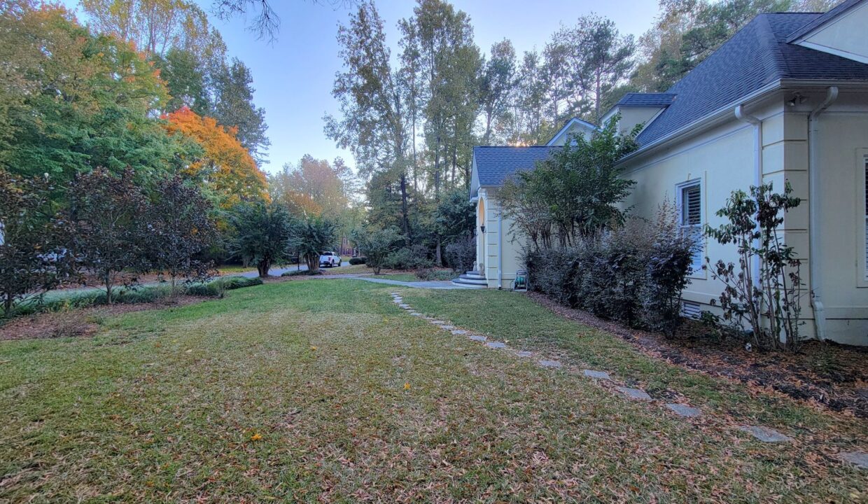 5630-Colony-Dr-Charlotte-NC-28226-23
