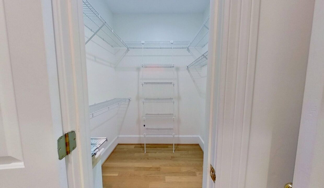 5630-Colony-Dr-Charlotte-NC-28226-33