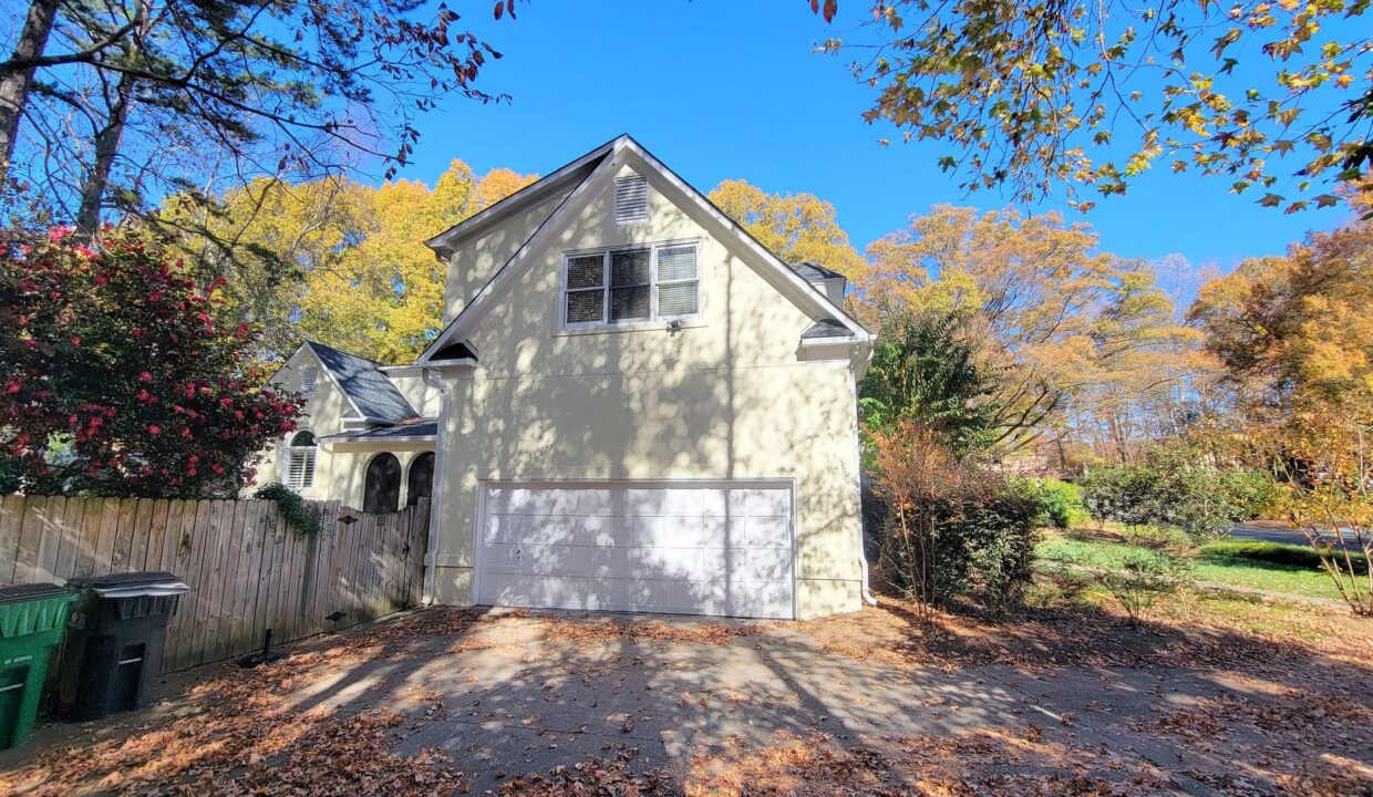 5630-Colony-Dr-Charlotte-NC-28226-37