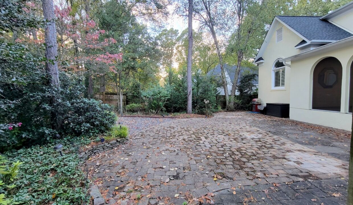 5630-Colony-Dr-Charlotte-NC-28226-44