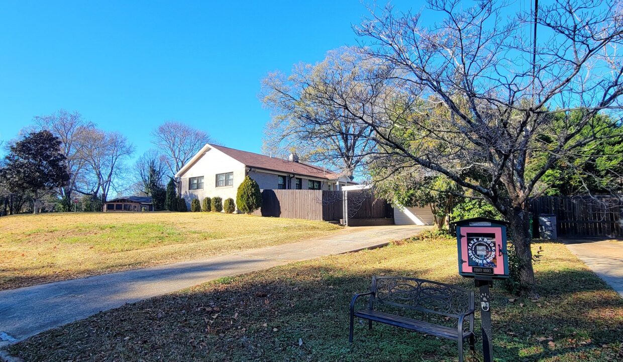 1200-Dresden-Dr-W-Charlotte-NC-28205-17