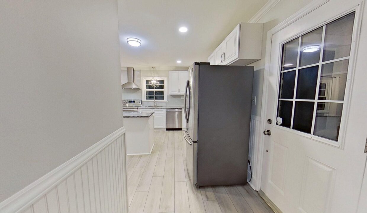 1200-Dresden-Dr-W-Charlotte-NC-28205-26