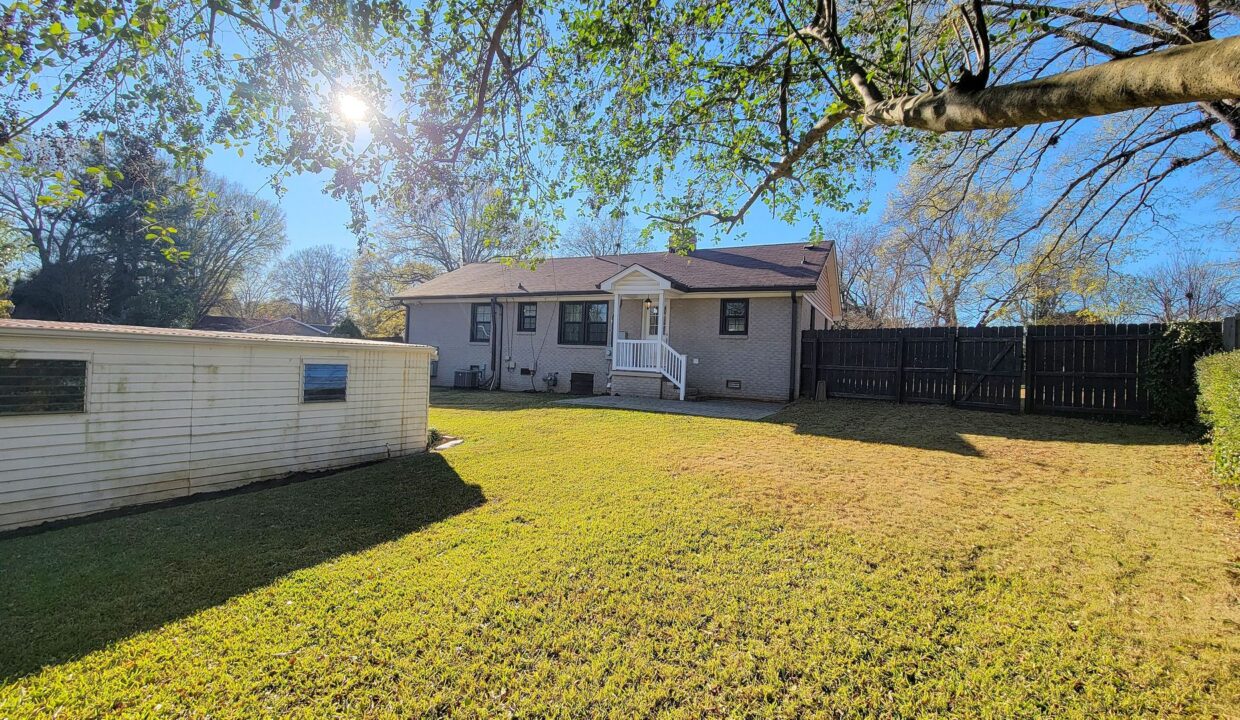 1200-Dresden-Dr-W-Charlotte-NC-28205-29