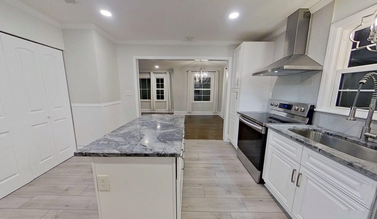 1200-Dresden-Dr-W-Charlotte-NC-28205-4