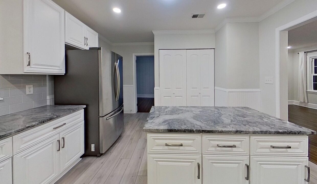 1200-Dresden-Dr-W-Charlotte-NC-28205-40