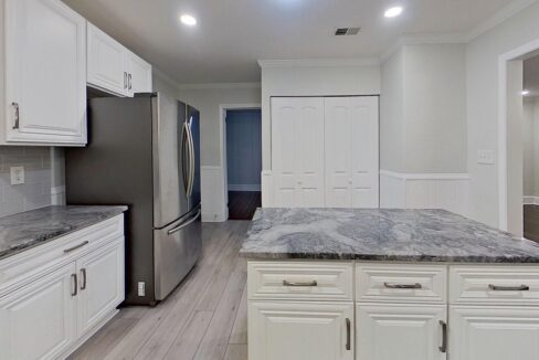 1200-Dresden-Dr-W-Charlotte-NC-28205-40