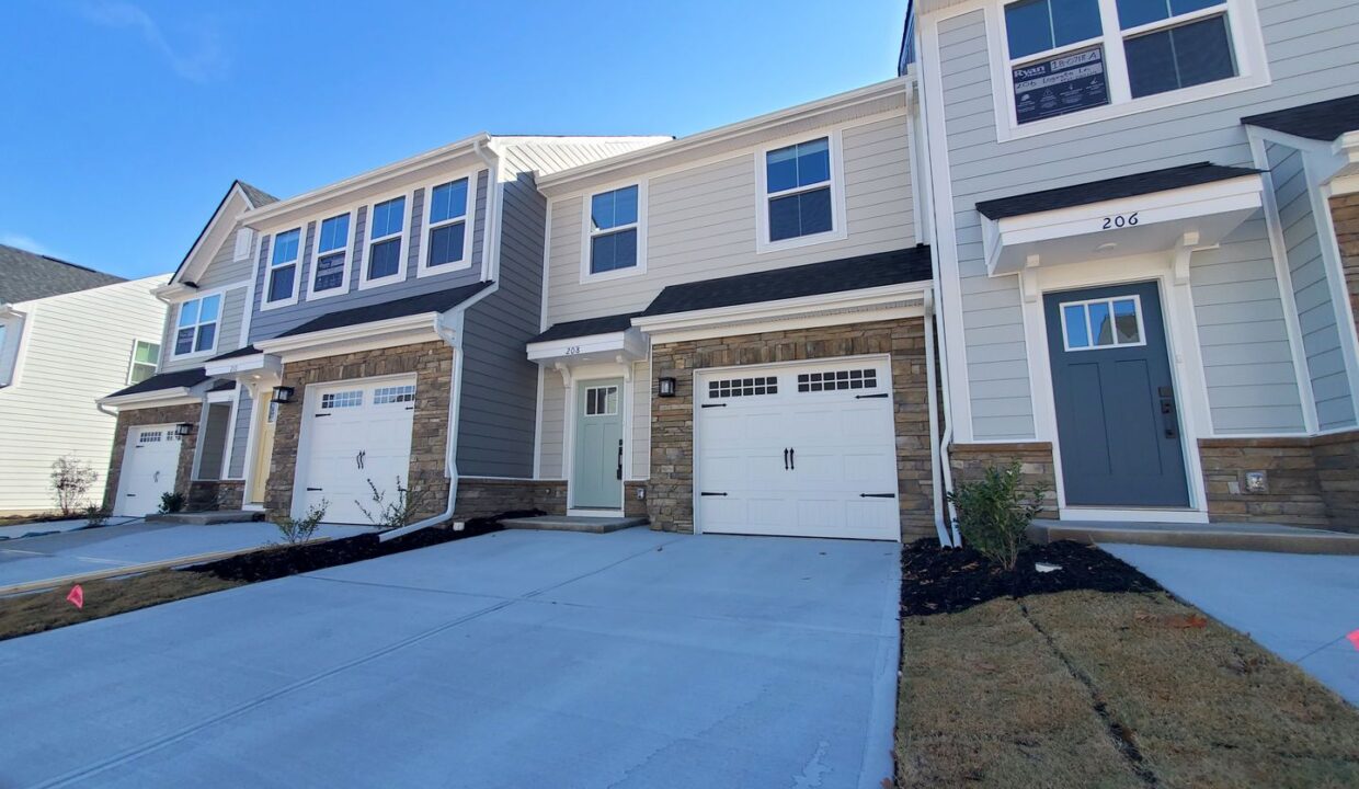 208-Lograto-Ln-Simpsonville-SC-29681-16