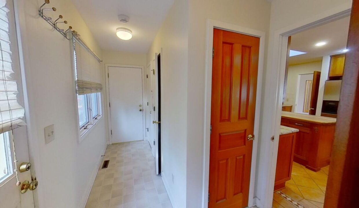 2323-Ridgefield-Dr-Chapel-Hill-NC-27517-18