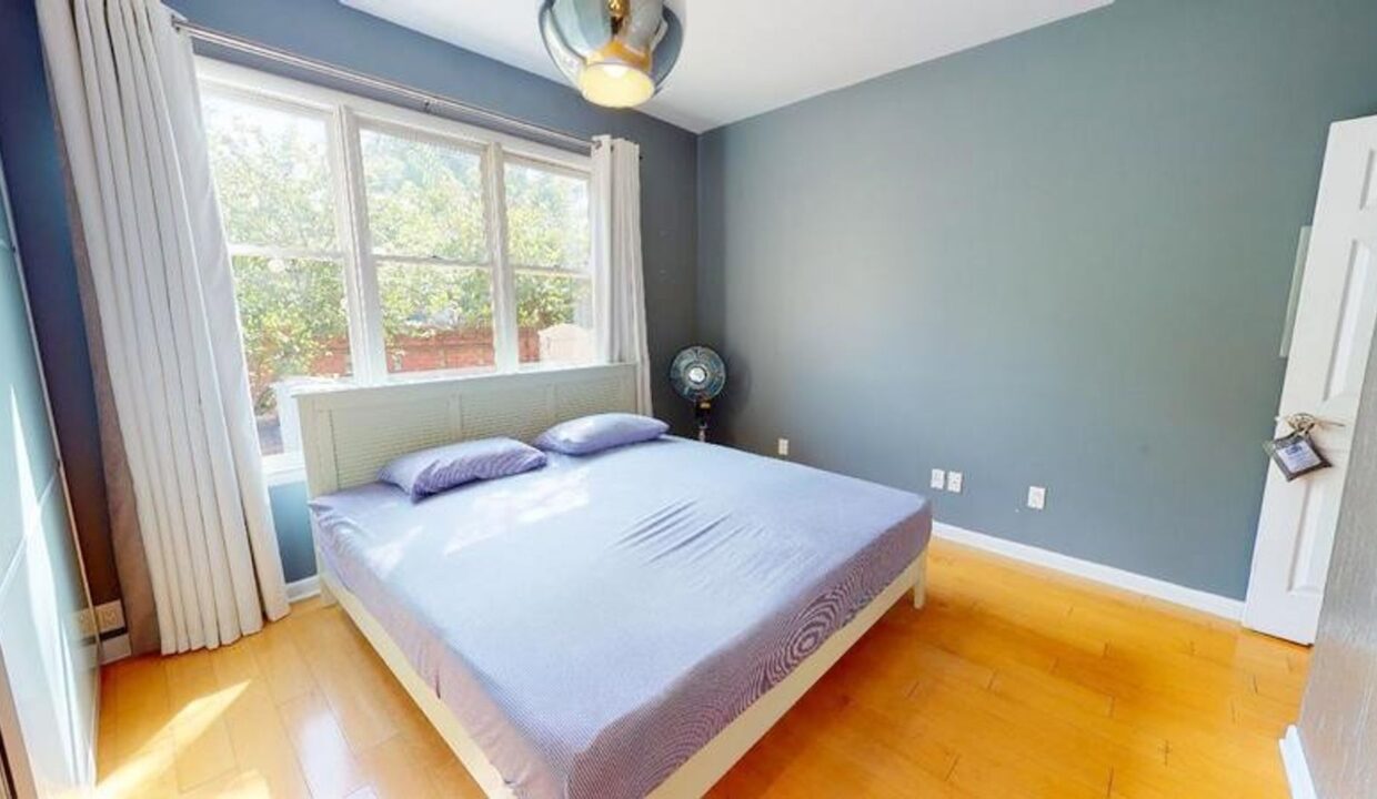 2708-Dilworth-Heights-Ln-Charlotte-NC-28209-24