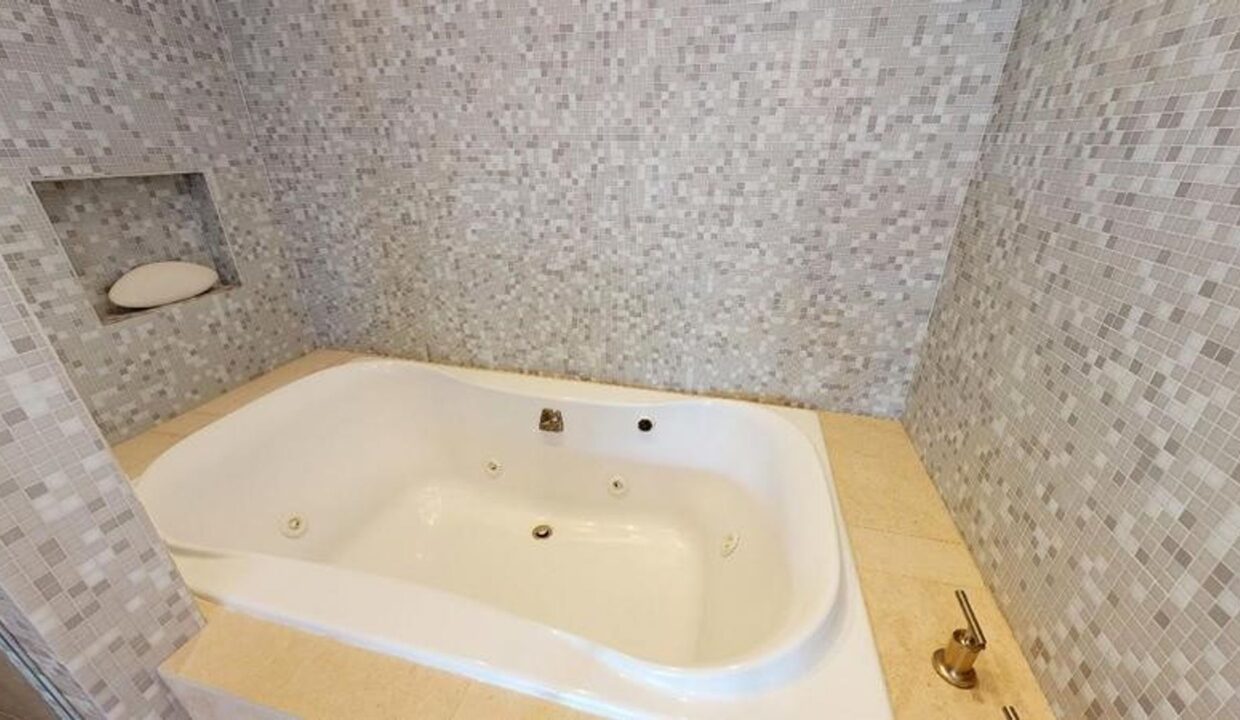 2708-Dilworth-Heights-Ln-Charlotte-NC-28209-27