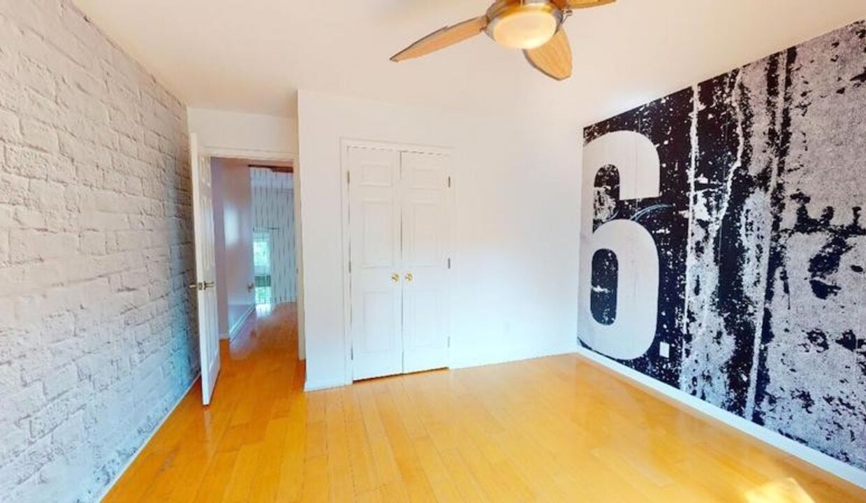 2708-Dilworth-Heights-Ln-Charlotte-NC-28209-38