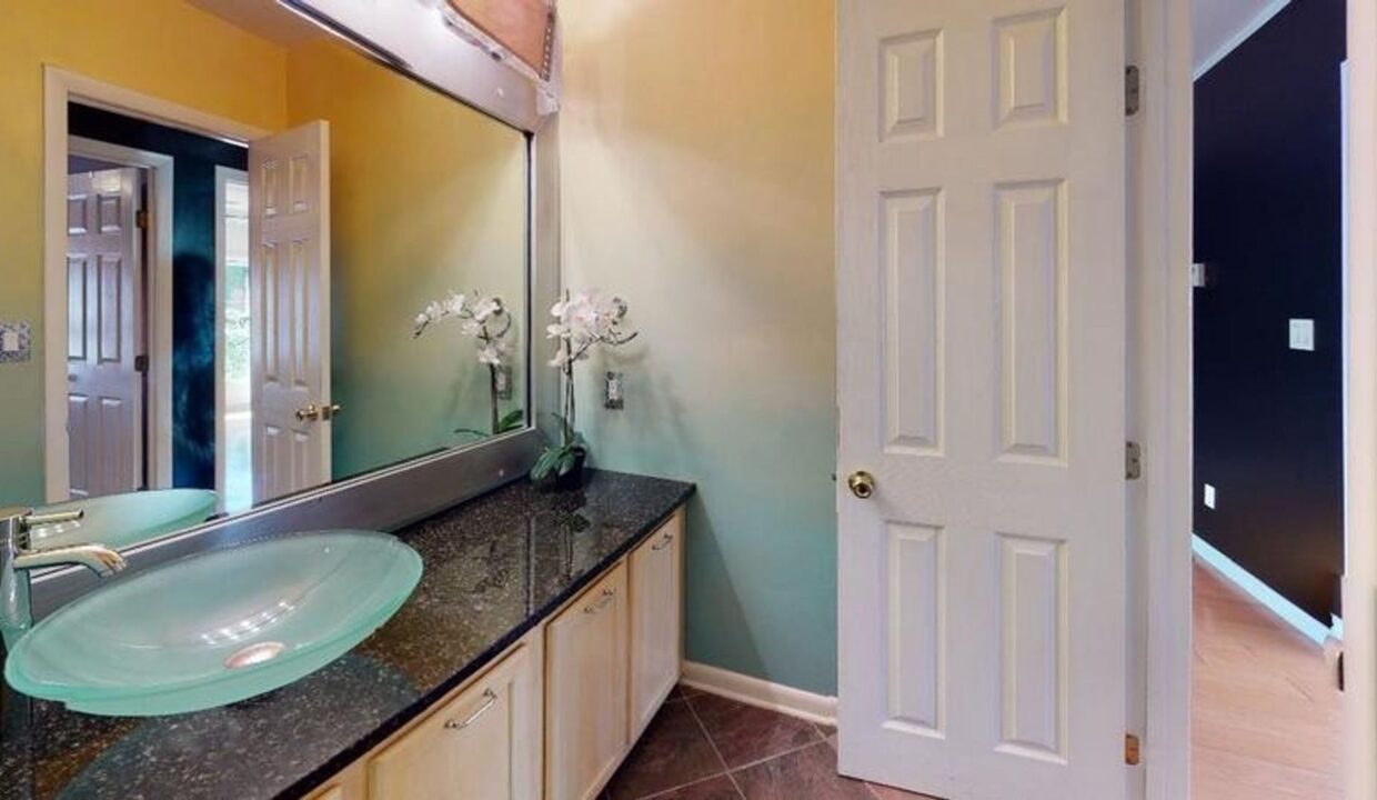 2708-Dilworth-Heights-Ln-Charlotte-NC-28209-43