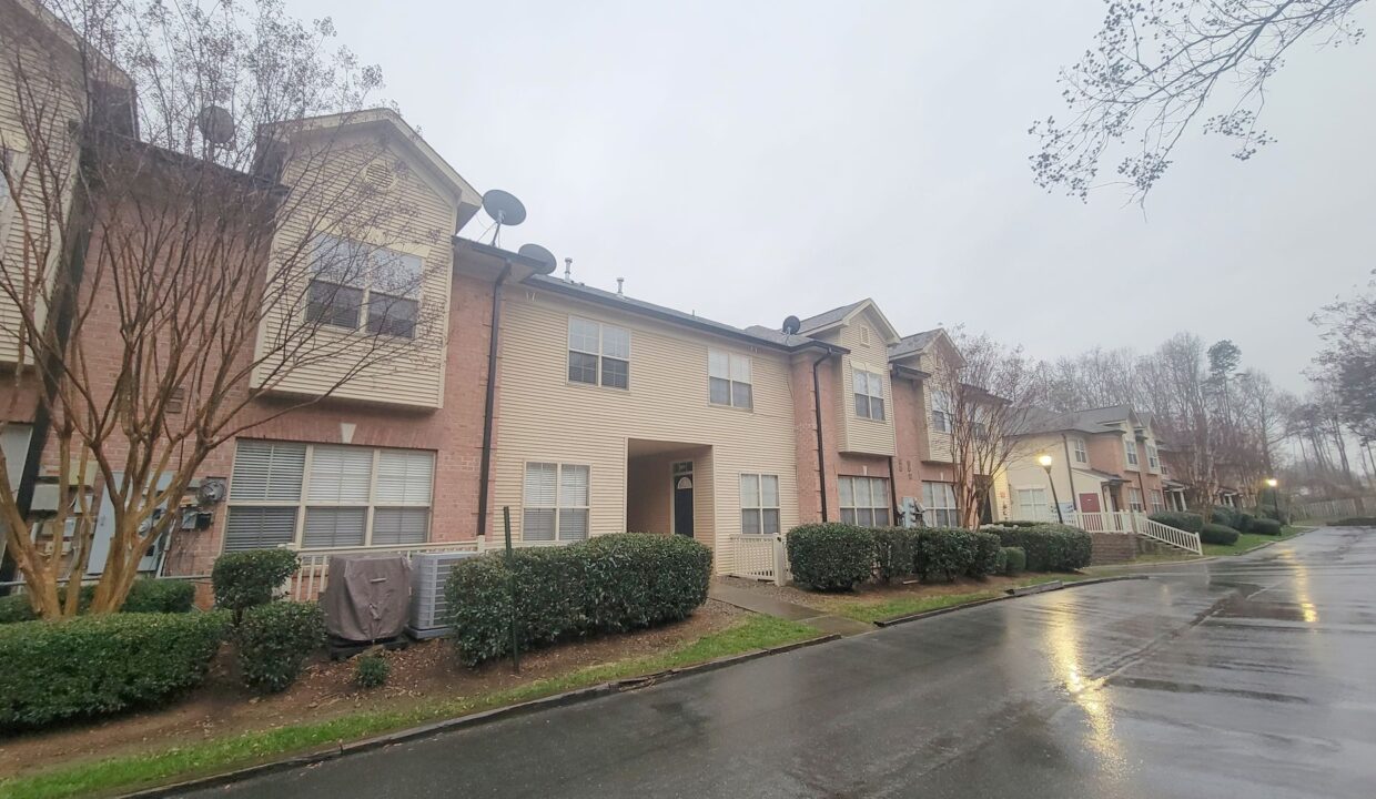 6525-Quaterbridge-Ln-Charlotte-NC-28262-22